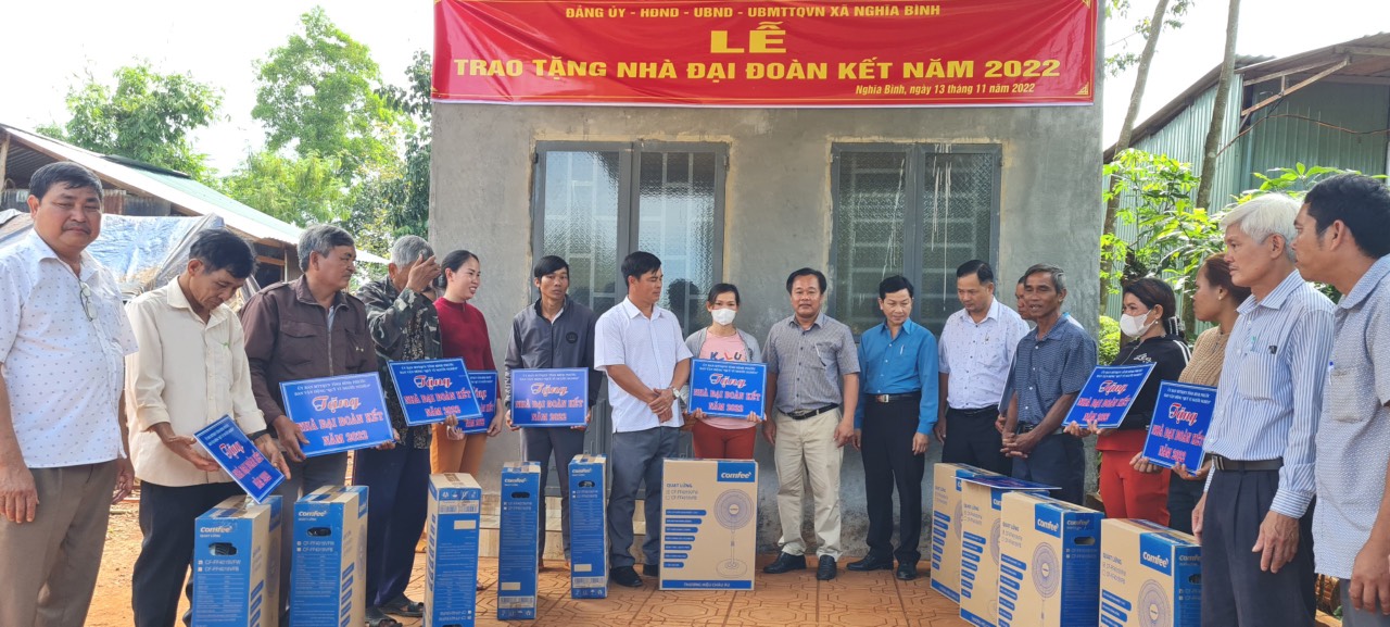 Bù Đăng: Trao 10 căn nhà Đại đoàn kết cho hộ nghèo tại xã Nghĩa Bình