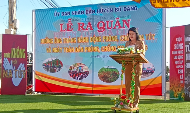 Phó chủ tịch UBND huyện Thị Diệu Hiền phát biểu tại buổi lễ