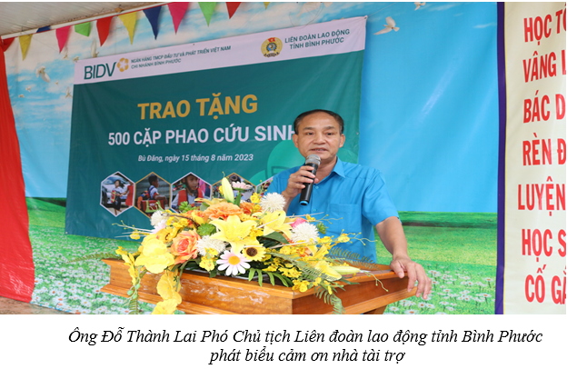 Ngân hàng TMCP (BIDV) Đầu tư và phát triển chi nhánh Bình Phước tặng 500 cặp phao cứu sinh cho học sinh khối tiểu học huyện Bù Đăng