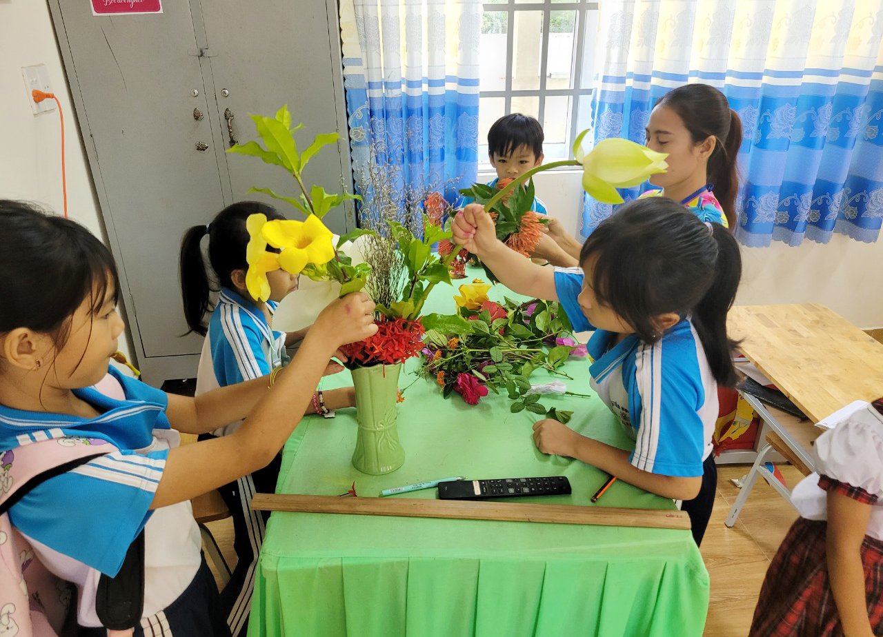 Bù Đăng: Học sinh trường tiểu học Đăng Hà tưng bừng các hoạt động chuẩn bị ngày nhà giáo Việt Nam 20 -11