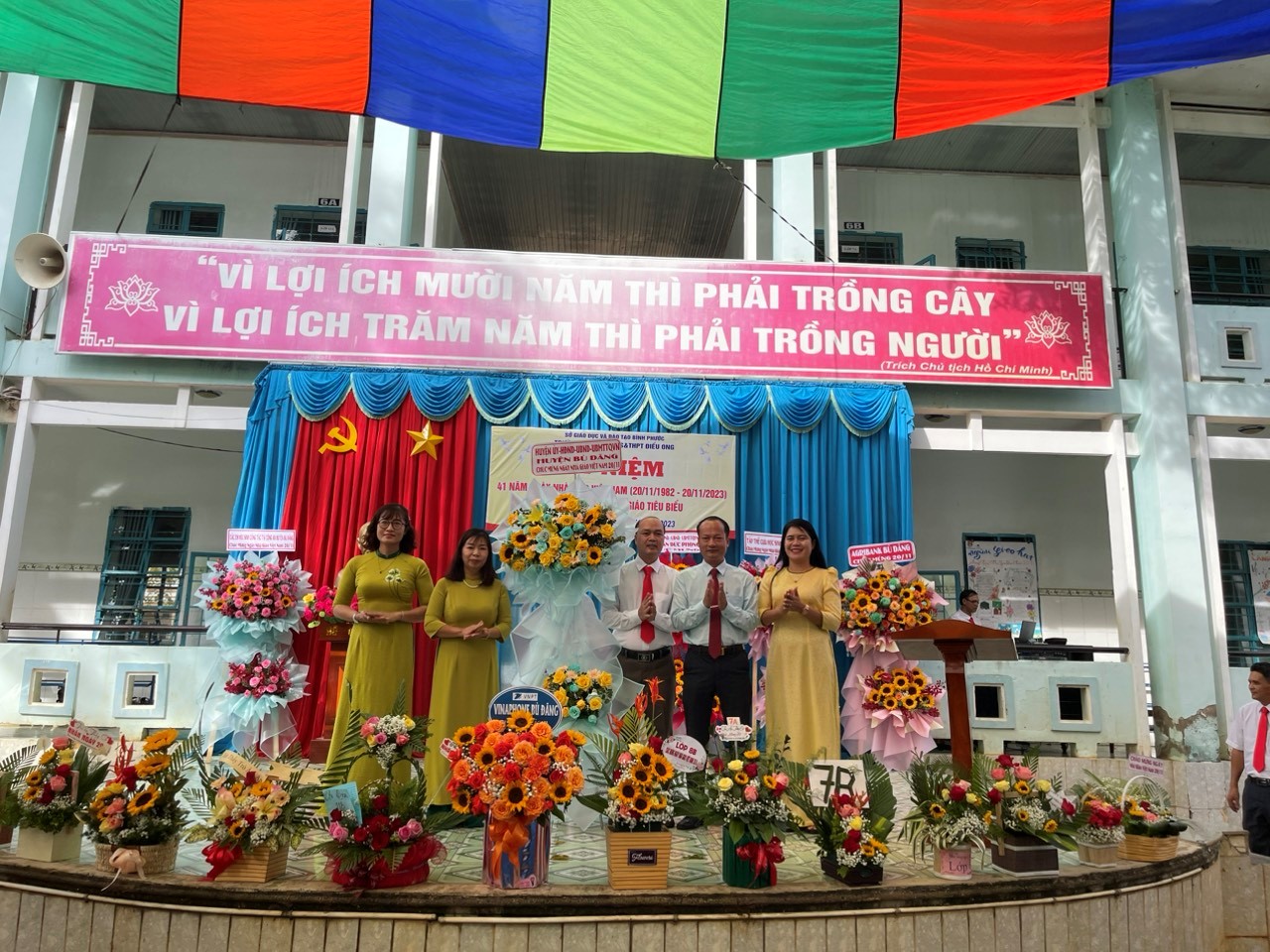 Bù Đăng: Trường Phổ thông Dân tộc nội trú Điểu Ong tổ chức lễ kỷ niệm 41 năm ngày nhà giáo Việt Nam 20 -11