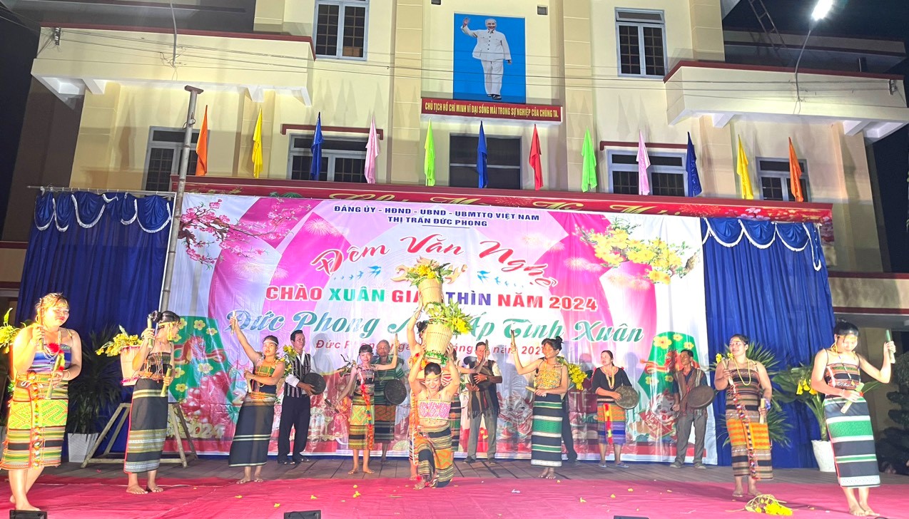 Thị trấn Đức Phong tổ chức chương trình văn nghệ “Chào xuân Giáp Thìn 2024”