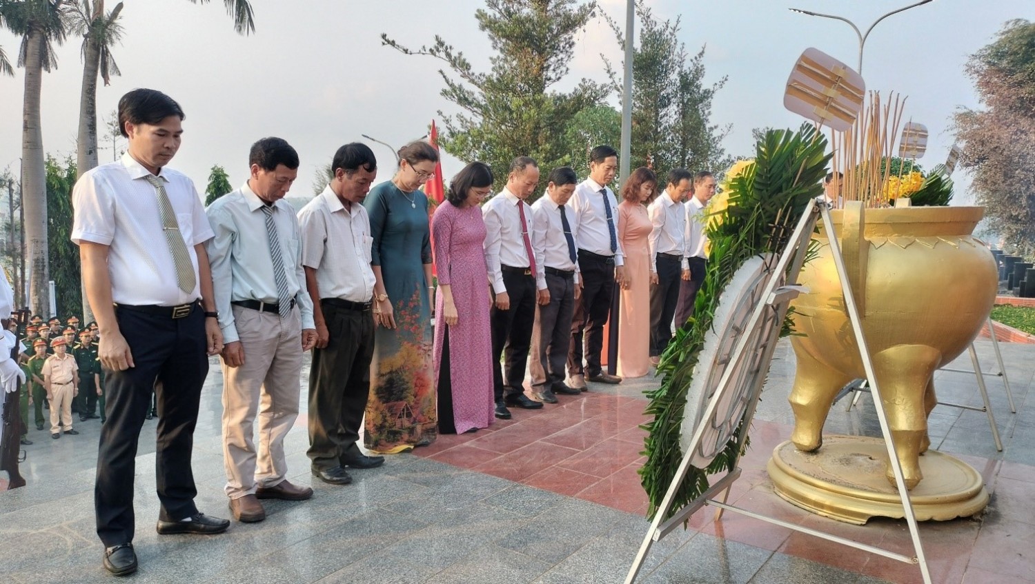 Bù Đăng viếng nghĩa trang liệt sỹ nhân kỷ niệm 94 năm ngày thành lập Đảng Cộng sản Việt Nam (3/2) và mừng Xuân Giáp Thìn 2024
