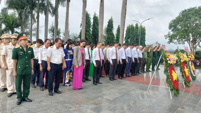 Các đại biểu dành một phút mặc niệm Tổng Bí thư Nguyễn Phú Trọng