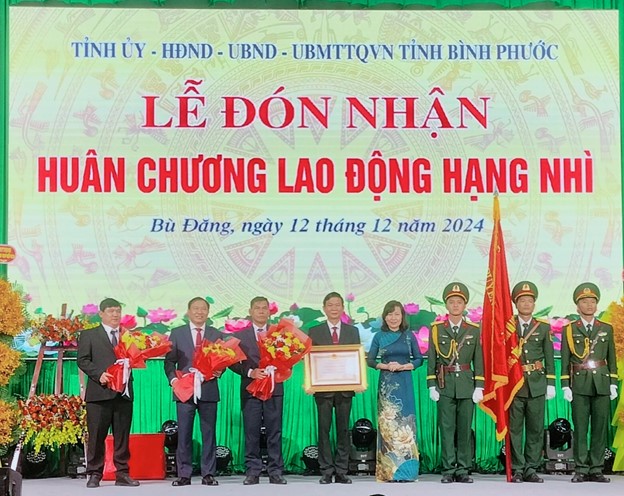 Huyện Bù Đăng đón nhận Huân chương Lao động hạng Nhì nhân kỷ niệm 50 năm Ngày giải phóng