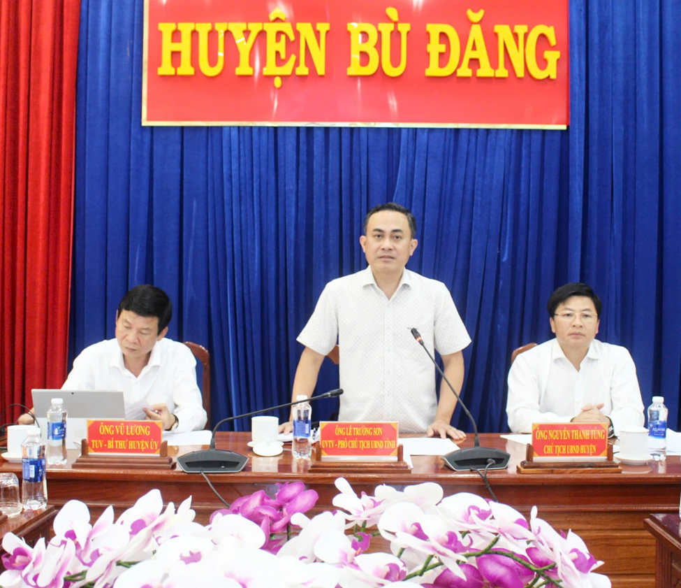 Ủy viên Ban Thường vụ, Phó Chủ tịch UBND tỉnh Lê Trường Sơn làm việc với với UBND huyện Bù Đăng