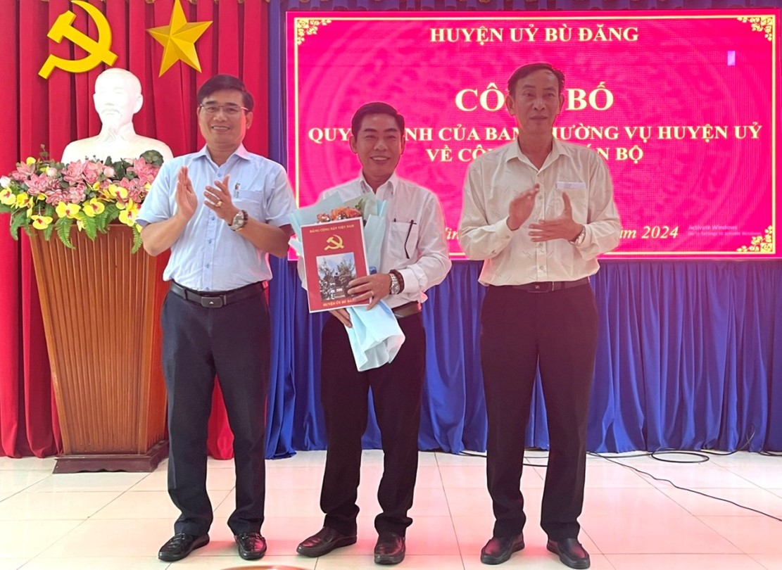 Huyện ủy Bù Đăng công bố Quyết định về công tác cán bộ xã Bình Minh