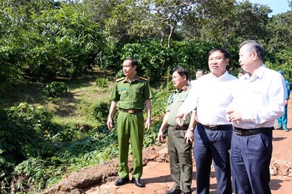 Phó Chủ tịch UBND tỉnh Huỳnh Anh Minh kiểm tra công tác phòng chống thiên tai tại huyện Bù Đăng