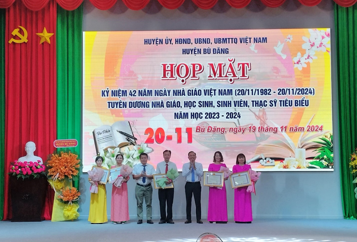 Bù Đăng: Tuyên dương 99 nhà giáo, học sinh, sinh viên, thạc sỹ tiêu biểu năm học 2023-2024.