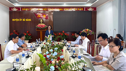 Phó Chủ tịch UBND tỉnh Trần Tuyết Minh làm việc với Thường trực Huyện ủy Bù Đăng
