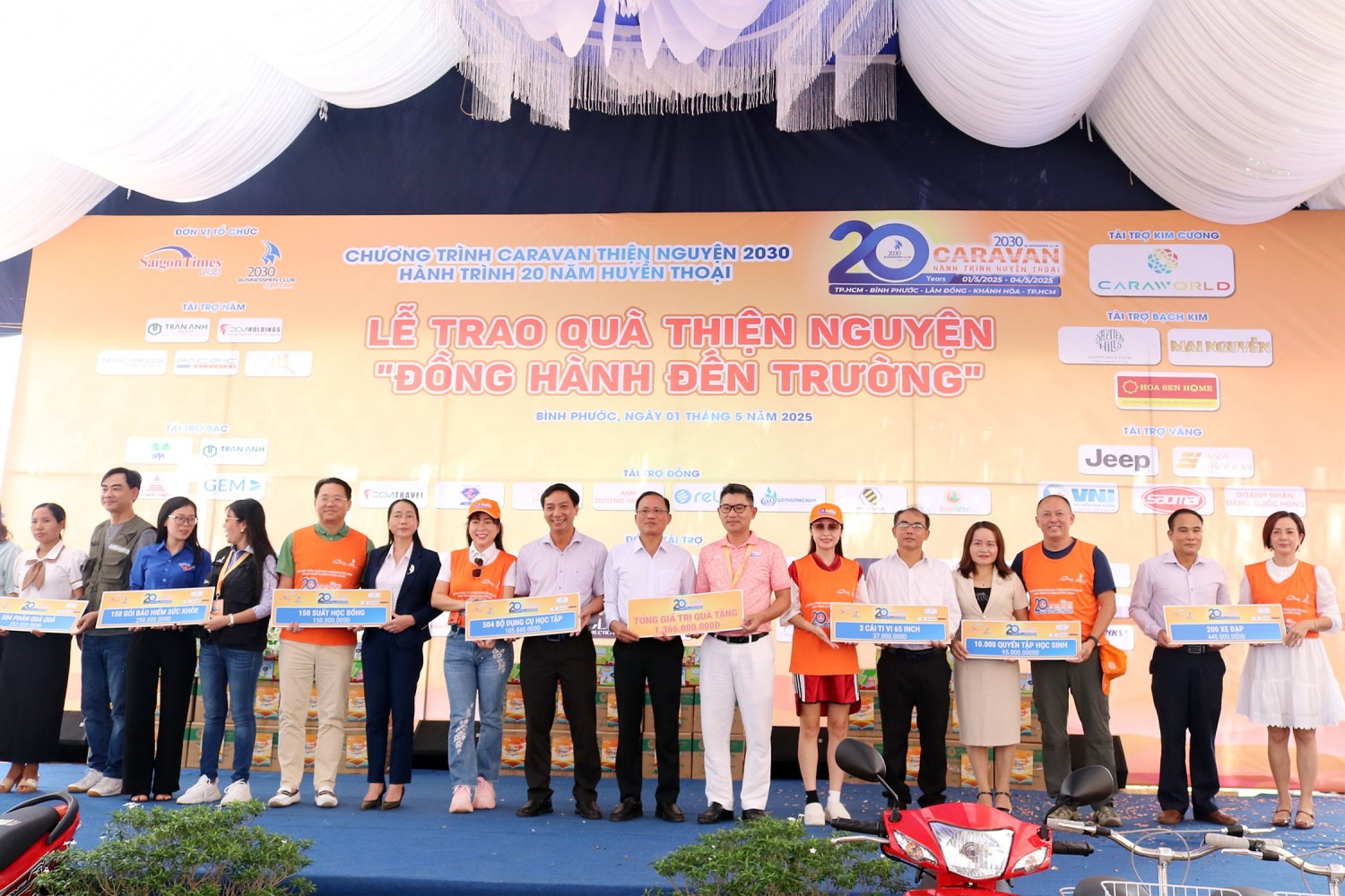 Caravan thiện nguyện 2030 Hành trình 20 năm Huyền Thoại tiếp sức cho hơn 850 em học sinh có hoàn cảnh khó khăn huyện Bù Đăng