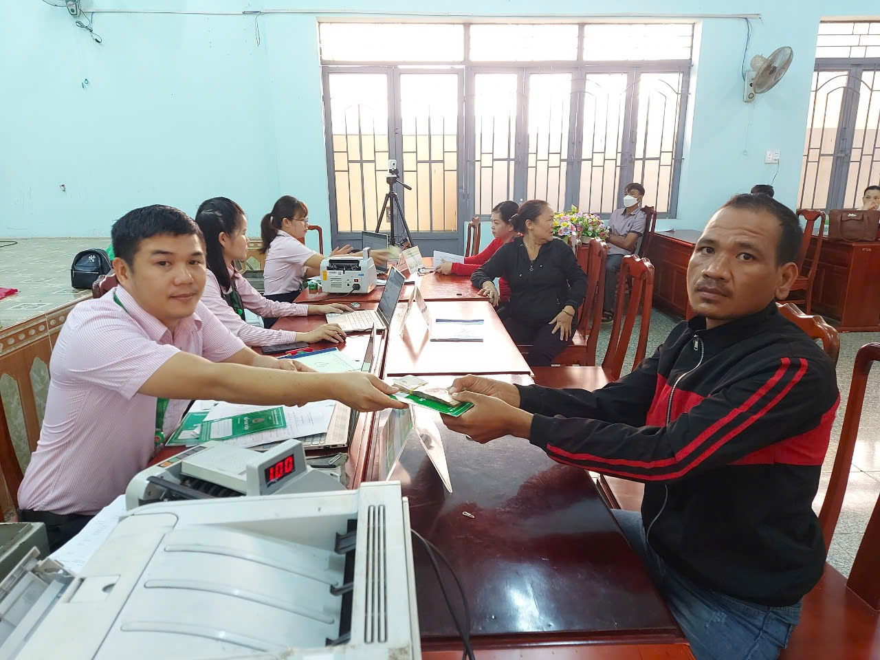 Phiên giao dịch tín dụng chính sách tại các xã trước khi sáp nhập